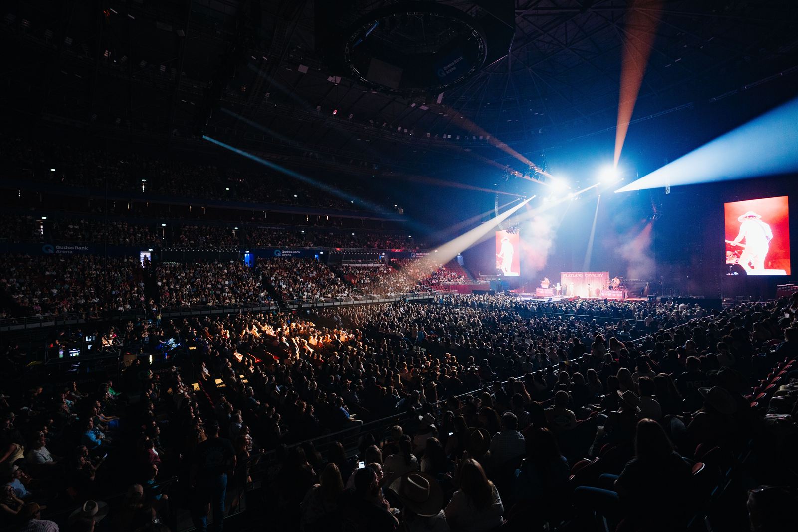 Flatland Cavalry, Whirlwind Australia: arena wide shot with beams over the crowd